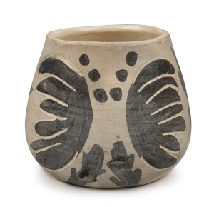 CARL COOPER pottery vase with unusual painted and sgraffito decoration, incised "Carl Cooper 1945", 10cm high