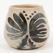 CARL COOPER pottery vase with unusual painted and&nbsp;sgraffito decoration,&nbsp; incised "Carl Cooper 1945", 10cm high&nbsp; - 3