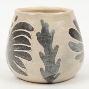 CARL COOPER pottery vase with unusual painted and&nbsp;sgraffito decoration,&nbsp; incised "Carl Cooper 1945", 10cm high&nbsp; - 4