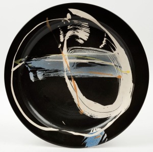 PIPPIN DRYSDALE pottery platter, signed "Pippin Drysdale, 1987", 34cm diameter