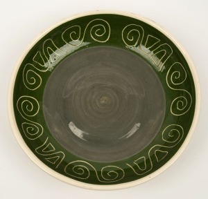PETER FERGUSON green glazed pottery vase with sgraffito decoration, stamped "Peter Ferguson, Hand Made, N.S.W. Australia", ​​​​​​​5.5cm high, 26cm diameter