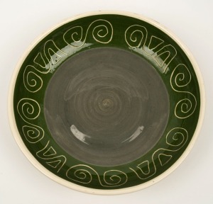 PETER FERGUSON green glazed pottery vase with sgraffito decoration, stamped "Peter Ferguson, Hand Made, N.S.W. Australia", 5.5cm high, 26cm diameter