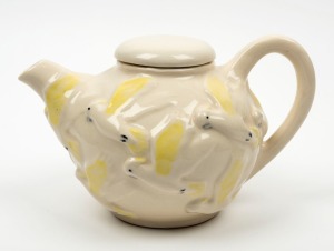 PIGTALE "Cockatoo" studio pottery teapot, signed "Pigtale '87", 15cm high, 24cm wide