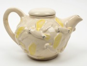 PIGTALE "Cockatoo" studio pottery teapot, signed "Pigtale '87", ​​​​​​​15cm high, 24cm wide - 2