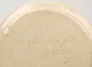 MARTIN BOYD pottery plate&nbsp;with hand-painted ballerina decoration, incised "Martin Boyd, 1950", 25cm diameter - 2