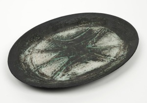 ELLIS pottery platter with green glaze, incised "Ellis", 33cm wide