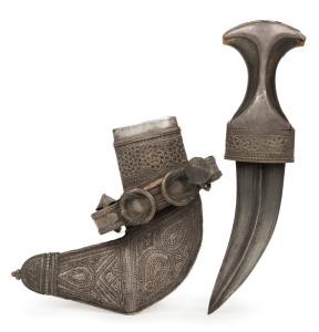 Jambiya Yemeni tribal hooked dagger in filigree silver scabbard with horn handle, 29cm long