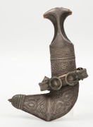 Jambiya Yemeni tribal hooked dagger in filigree silver scabbard with horn handle, 29cm long - 2