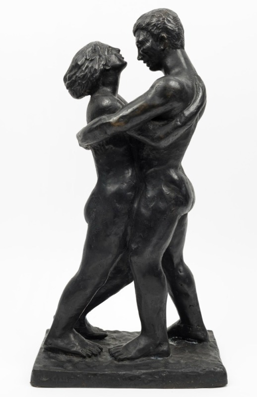 Bronze statue of an embracing couple, 20th century, signed "Galleria R. Romanoffi.....", ​​​​​​​47cm high