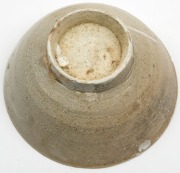 Three antique Chinese shipwreck porcelain bowls, Ming Dynasty, ​​​​​​​the largest 8cm high, 16.5cm diameter - 3