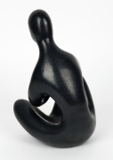 ELLIS "Thinker" black glazed pottery statue, 25cm high. - 3