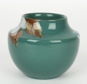 NEWTONE&nbsp;pottery vase with hand-painted floral decoration by DAISY MERTON, stamped and signed "Newtone Pottery, Sydney, Hand Painted, D. Merton", 9cm high. - 3