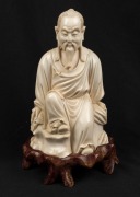 A Chinese carved ivory statue of a seated scholar, with carved wooden stand, 19th/20th century, ​​​​​​​15cm high overall - 2