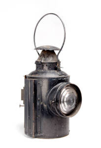 SIGNAL LAMP: Black painted railway signal lamp with large magnifying lens, c1930. 35.5cm