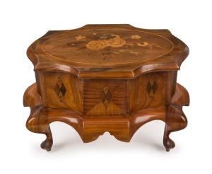 An Australian jewellery casket with cabriole legs and bombe faceted sides, adorned with parquetry and marquetry decoration. Timbers include blackwood, maple and walnut, early 20th century, 17cm high, 28cm wide, 18cm deep