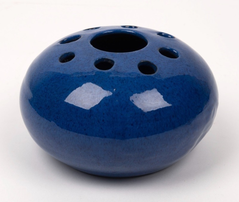 OSREY blue glazed pottery hatpin holder, incised "Osrey, Ballarat, 1924", 8cm high, 14cm wide