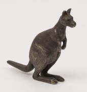 Two cast metal kangaroo statues, 19th/20th century, 12cm and 9cm high - 2