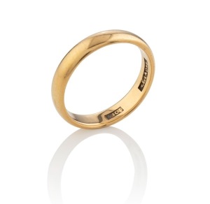 W.E. LADNER antique Australian 18ct yellow gold wedding ring, early 20th century. Ladner had three stores in Melbourne in the early 20th century, Collins Street, Collingwood and Ivanhoe. Stamped "W.E. LADNER, 18ct", 5.2 grams