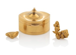 An antique 15ct yellow gold miniature tea caddy casket (8.4 grams), opening to reveal two natural gold nugget mineral specimens (4.2 grams), 2.2cm wide, 12.6 grams total