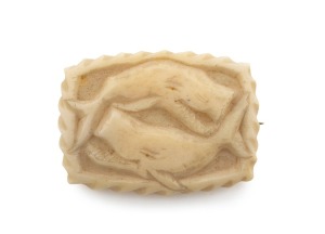 A whaler's folk art sweetheart brooch, carved whalebone adorned with two sperm whales, 19th century, 4cm wide