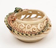 MARGUERITE MAHOOD pierced pottery bowl with applied dragon decoration, incised "Marguerite Mahood", 5.5cm high, 10.5cm wide - 4