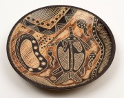 CARL COOPER pottery dish with Aboriginal turtle and sea creature motif, incised "Carl Cooper, Australia, 1950", 16cm diameter - 2
