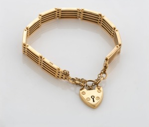 An antique gate-link bracelet with heart lock, early 20th century, stamped "375, M.G.& S. 9", 26.5 grams