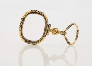 A late Georgian gold cased quizzer looking glass, circa 1835, 6.5cm long