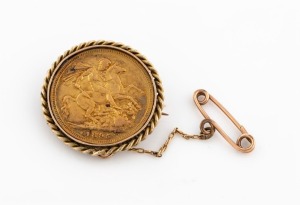 GOLD SOVEREIGN 1895 with Queen Victoria head, mounted in rope twist gold frame, 10.9 grams total