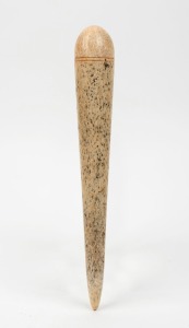 An antique whalebone fid with two engraved bands to handgrip, 19th century, 31cm long