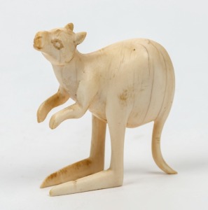 An antique carved ivory kangaroo ornament, 6.5cm high