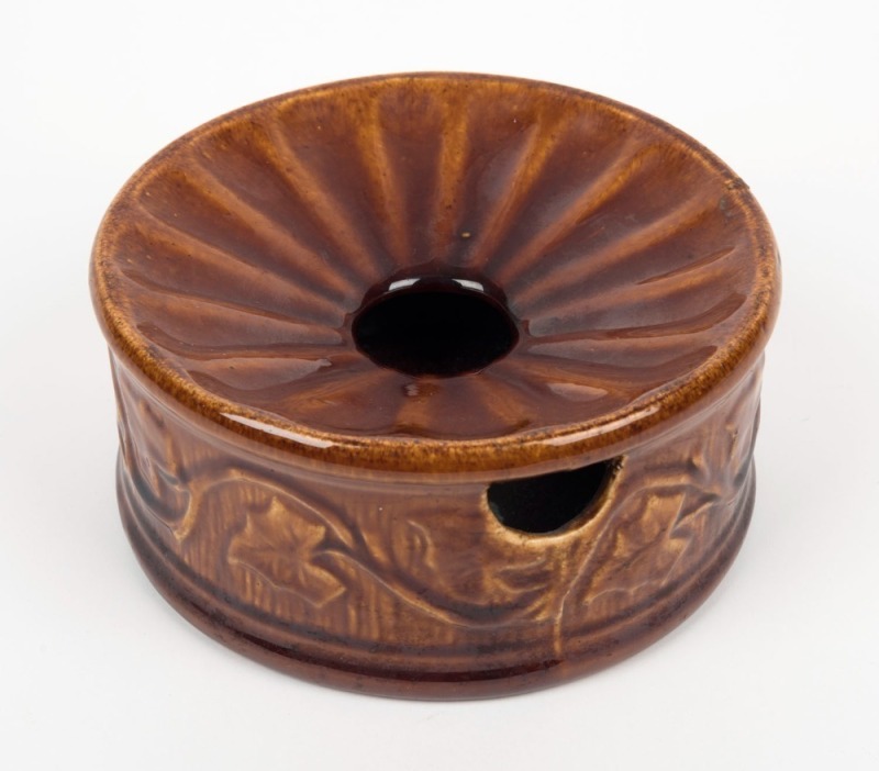 BENDIGO POTTERY spittoon with grape leaf motif, 8cm high, 17cm diameter