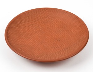 CARL COOPER pottery dish with sgraffito decoration, incised "Carl Cooper, Australia", 15cm diameter