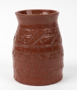 PORT ARTHUR pottery vase with sgraffito decoration, incised "B.L. PT. ARTHUR, TAS.", ​​​​​​​12cm high - 2