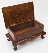 An Australian fiddleback&nbsp;blackwood jewellery casket with cabriole legs, finely crafted with choice cuts of timber, early 20th century, 15cm high, 31cm wide, 18cm deep - 2