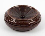 BENDIGO POTTERY spittoon with brown Rockingham glaze, 19th century, 7cm high, 18cm wide - 2