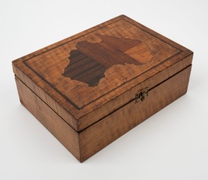 An antique Australian box, Queensland maple inlaid with Australian map in Queensland rainforest timbers, 19th/20th century, 10.5cm high, 28.5cm wide, 20.5cm deep