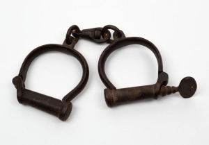 HIATT No.3 antique handcuffs with original key, 25cm wide overall