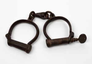 HIATT No.3 antique handcuffs with original key, 25cm wide overall