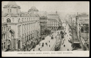 NEW ZEALAND: AUCKLAND EXHIBITION POSTAL CARD: HALFPENNY GREEN with VIEW IN BLACK: Samuel #AB3a(f) "CHIEF POST OFFICE, QUEEN STREET, FROM FERRY BUILDINGS" (busy street scene with trams & horse-drawn vehicles), fine unused.