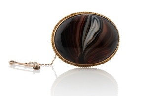 An antique 15ct yellow gold brooch, set with an impressive cabochon banded agate specimen, 19th century, ​​​​​​​4.3cm wide