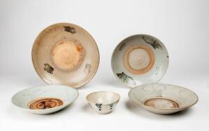 Four blue and white provincial dishes and one bowl, 19th century. 35cm diameter