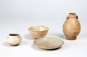 A Thai Sawankhalok jar, 15th century, 11cm high and three small Chinese items
