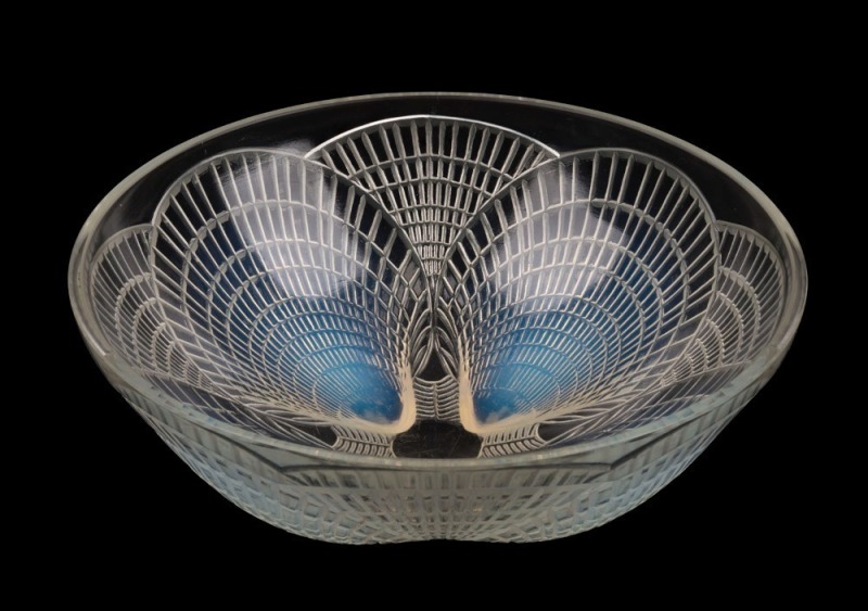 LALIQUE "Coquilles" opalescent French art glass fruit bowl, signed "R. Lalique, France", 8cm high, 21cm diameter