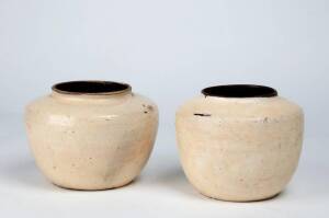 Two buff glazed Cizhou-type jars, Qing Dynasty, 1644-1912. 12cm and 12.5cm high
