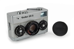 FRANKE & HEIDECKE: Rollei 35S 35mm compact camera, with silver leather body, circa 1978, with Sonnar 40mm f2.8 lens and plastic lens cap. Presented in maker's box with plastic case and instruction booklet.
