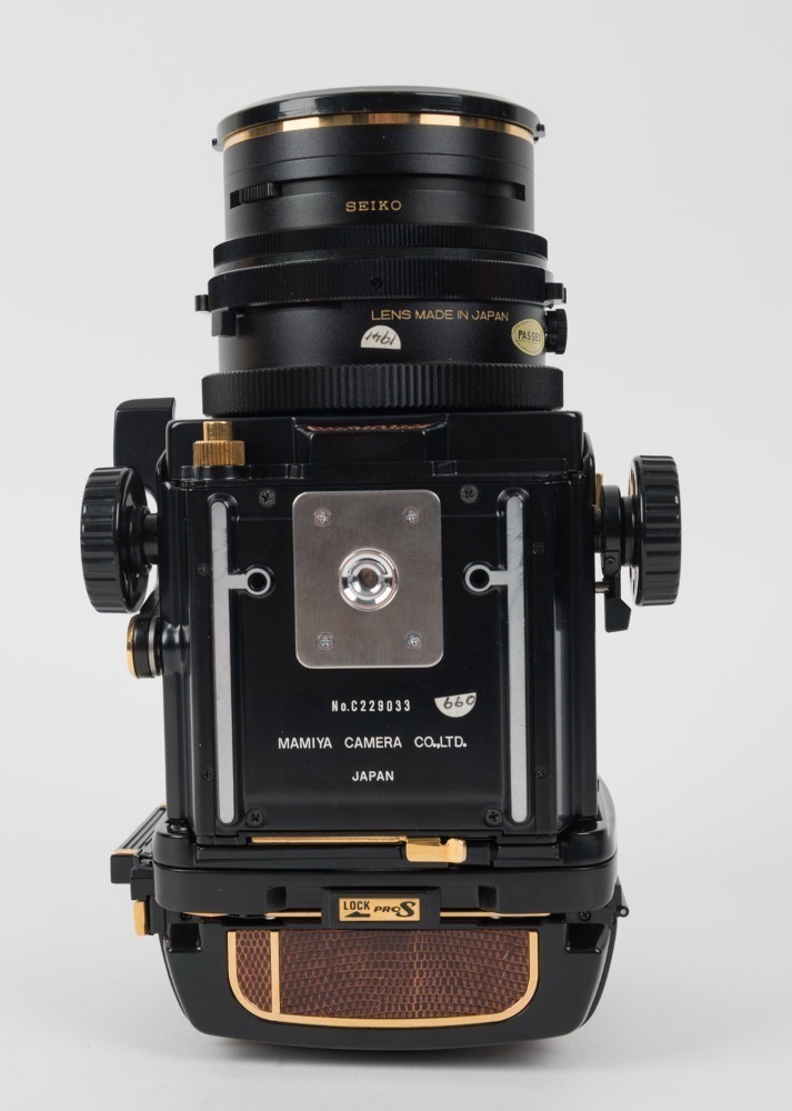 MAMIYA: Mamiya RB67 Pro-S gold-plated and lizardskin-covered MAMIYA: Mamiya RB67 Pro-S gold-plated and lizardskin-covered