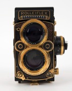 FRANKE & HEIDECKE: Rolleiflex&nbsp;2.8F 1983 Aurum Edition gold-plated commemorative TLR&nbsp;camera [#8300420], with Xenotar&nbsp;and&nbsp;Heidosmat&nbsp;80mm f2.8 lenses and&nbsp;alligator-leather covering. Presented in wooden maker's box with leather wrist strap. - 3