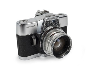 VOIGTLÄNDER: 1965 Ultramatic SLR camera with Septon 50mm f2 lens [#6689100] and Synchro-Compur-V shutter. The only German leaf shutter to feature an instant return mirror.