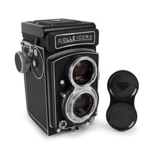 FRANKE & HEIDECKE: Black-body Rolleicord Vb TLR camera, circa 1973, with Xenar 75mm f3.5 lens [#11271433] and Synchro-Compur X shutter, with lens cap.